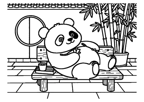 Un panda uriaș se odihnește pe un șezlong din lemn, într-un centru liniștit pentru protejarea animalelor sălbatice.