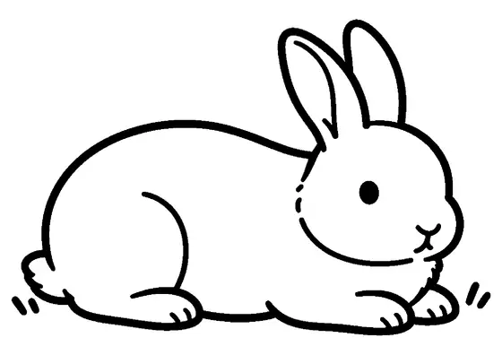 Un lapin angora tout doux est assis calmement sur une petite touffe d’herbe printanière.