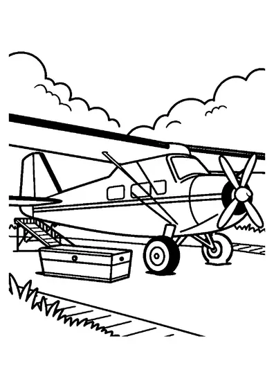 Ein Hochdecker steht neben einem Geländeboot an einer Flugstation im Feuchtgebiet.