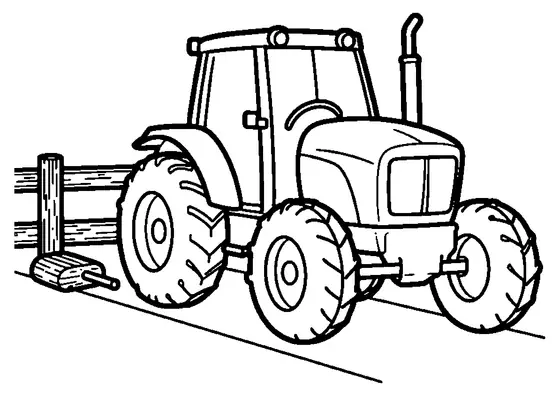 Traktor mit Pfahlbohrer neben Holz für einen ländlichen Zaun.